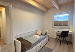Mitarbeiterzimmer zur Einzelbelegungin 2 Wohnungen, Nähe Wismar mit kostenfreien Parkplätzen, Waschmaschine und Trockner